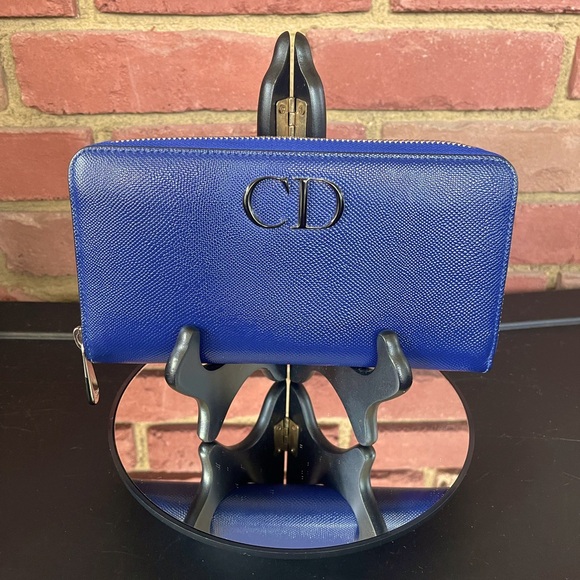🔥Authentic🔥Christian Dior 🔥Blue 🔥leather🔥Zipper 🔥wallet 🔥 - Picture 1 of 9